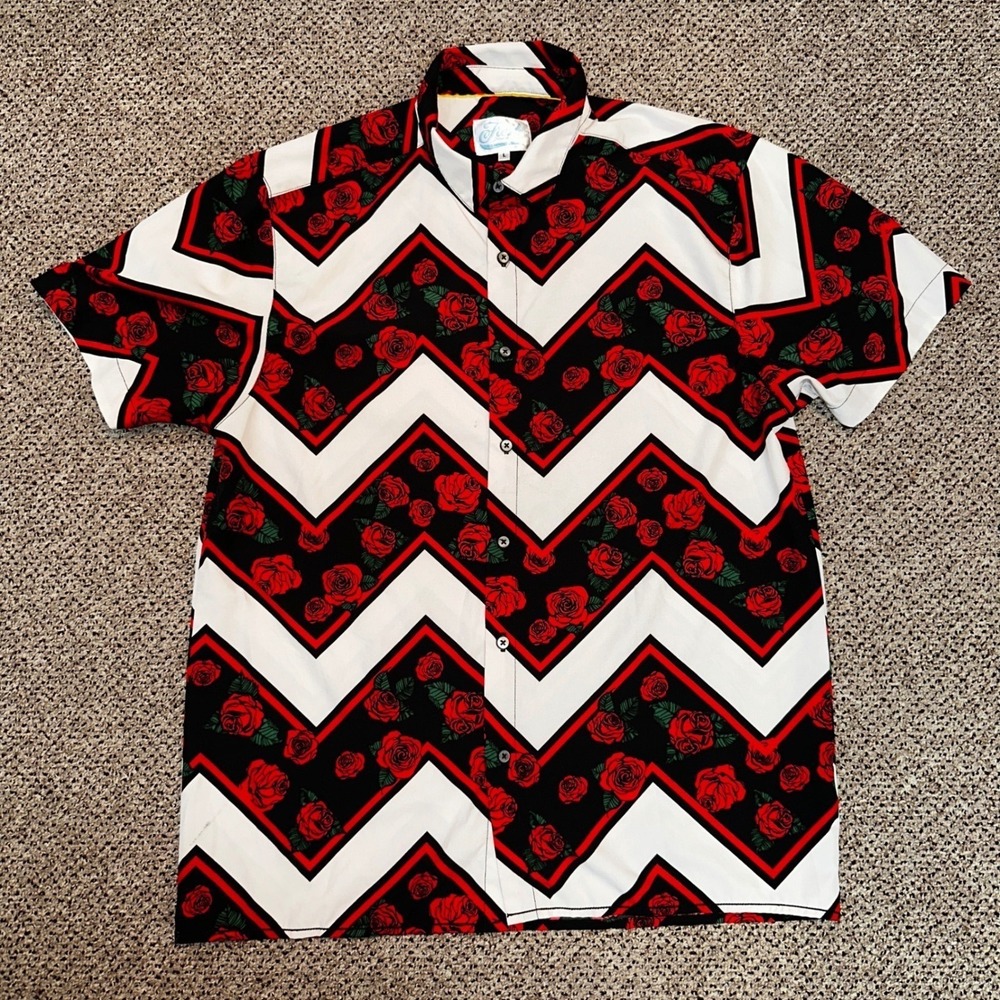Fresh Brand Mens Large Rose Chevron Short Sleeve Button Up Shirt Red White Black